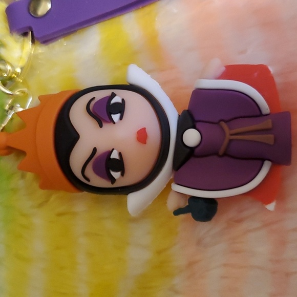 Disney Snow White Villian Keychain - Picture 2 of 7